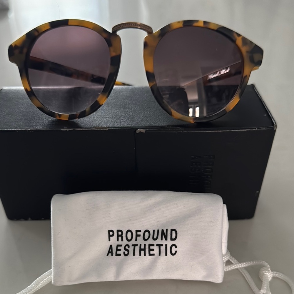 PROFOUND AESTHETIC Tortoise Sunglasses